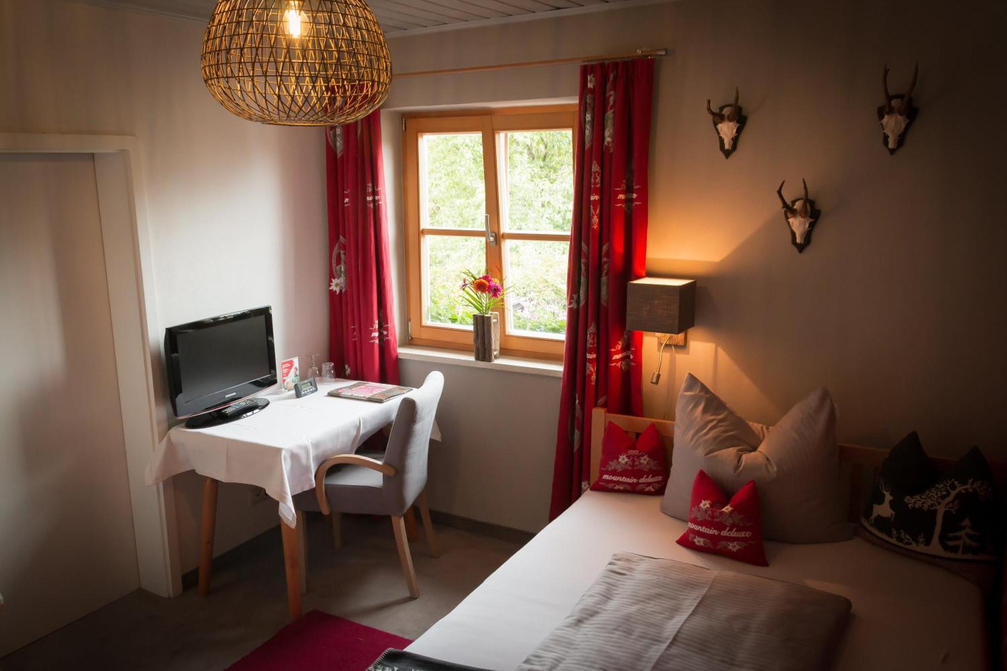 ברנאו אם כימסי Gaestehaus Sattlerhof מראה חיצוני תמונה