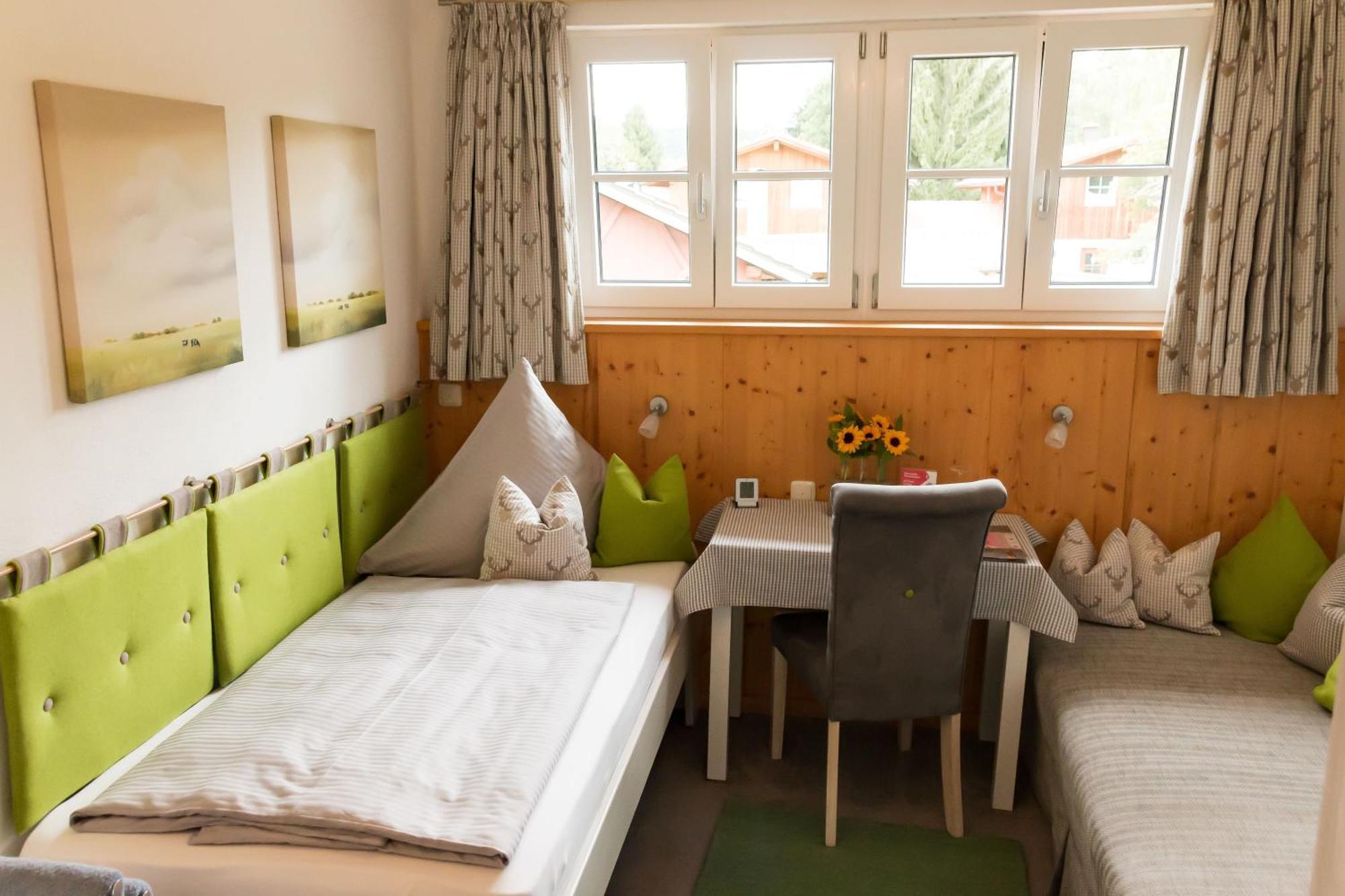 ברנאו אם כימסי Gaestehaus Sattlerhof מראה חיצוני תמונה