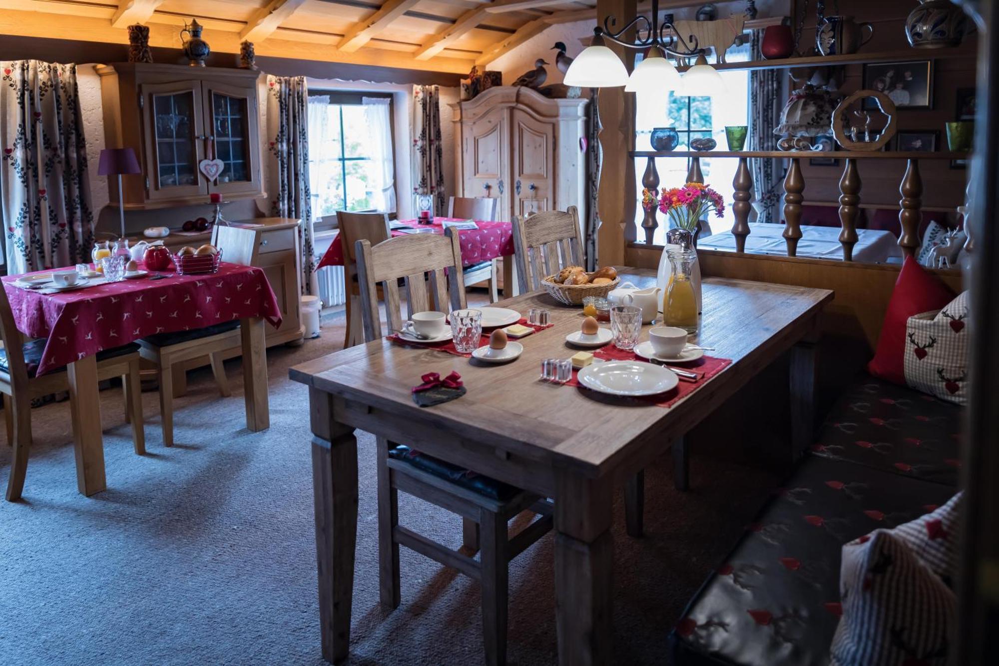 ברנאו אם כימסי Gaestehaus Sattlerhof מראה חיצוני תמונה